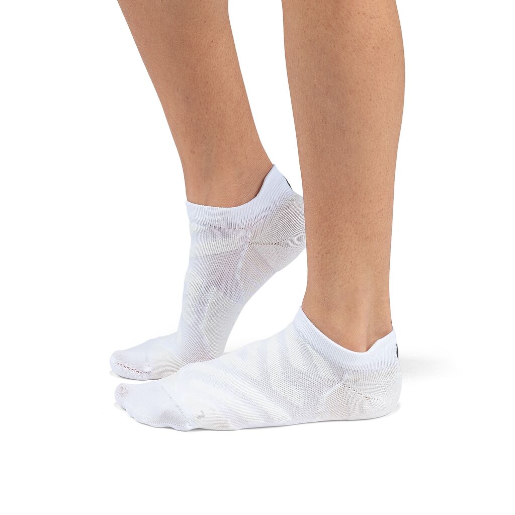 ON Running Performance Low Sock - White/Ivory | Footgear