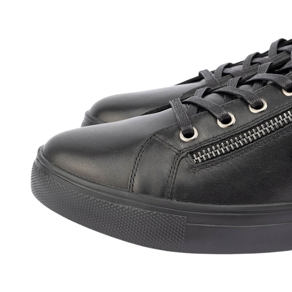Klouds Cara Sneaker in Black/Black