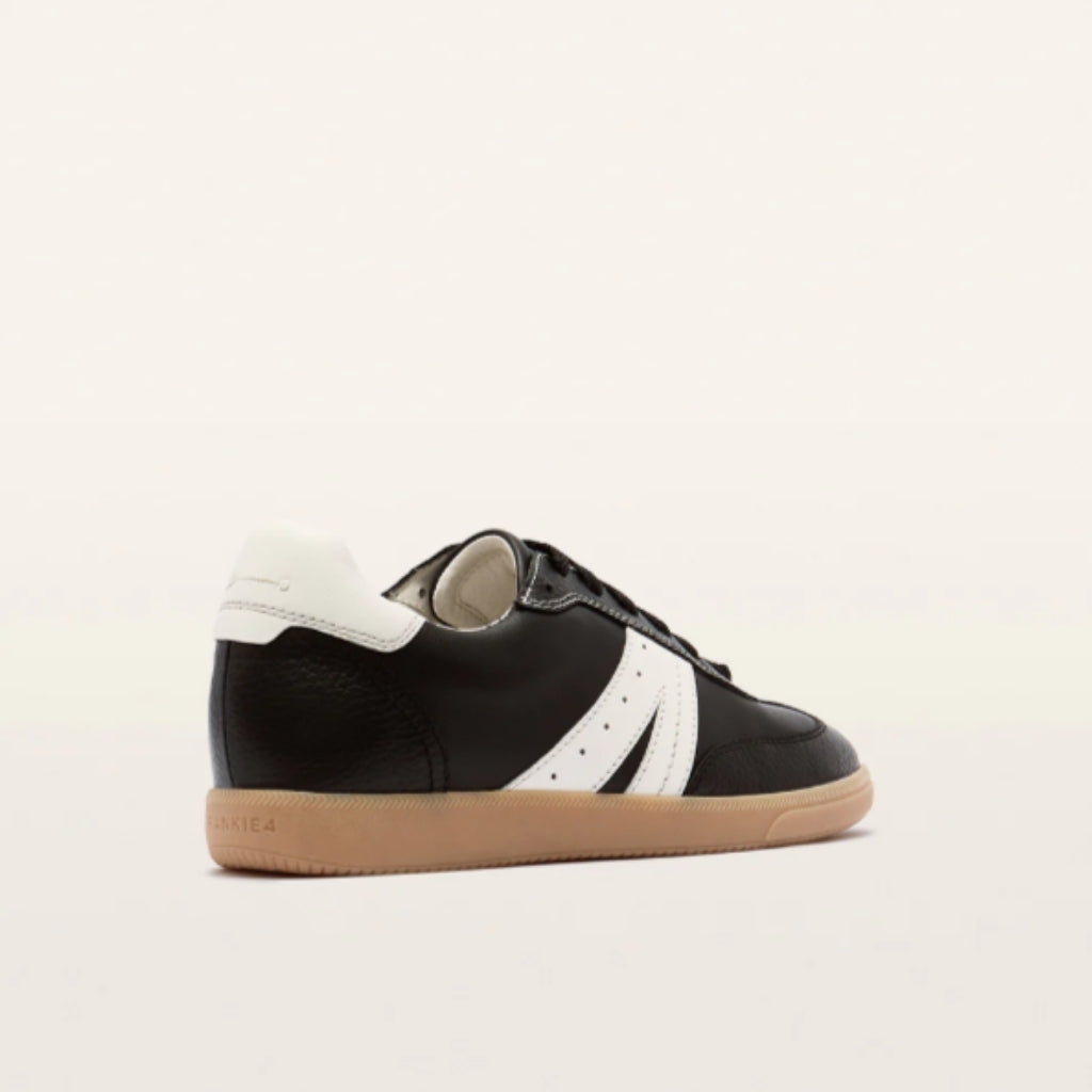 Levi - Black