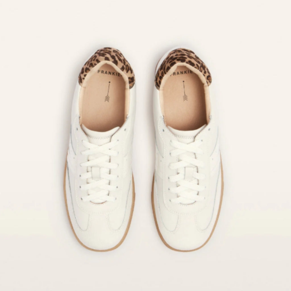 Levi - White/Leopard