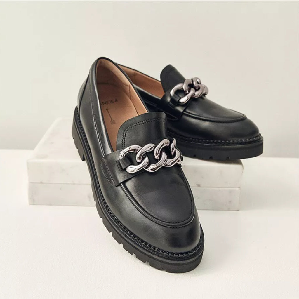 Saint - Black
